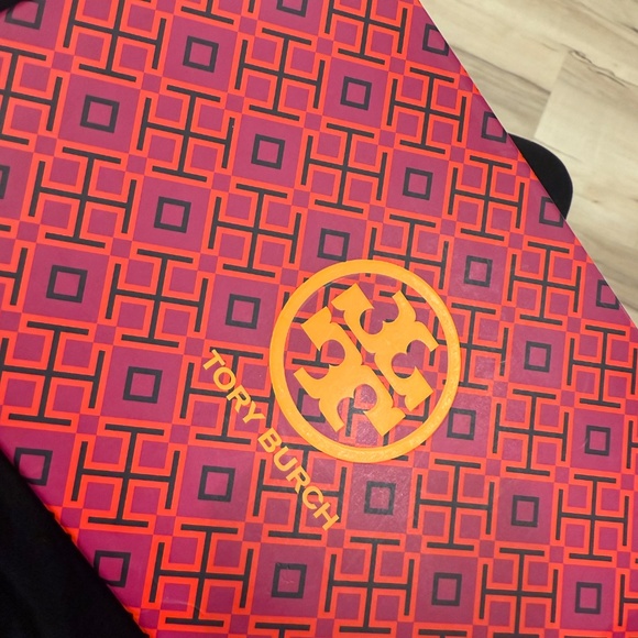 Tory Burch - Picture 3 of 7